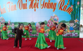 Tiết mục "Chú Cuội chơi trăng" do các bé khối lá biễu diễn