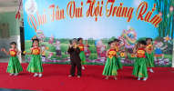 Tiết mục "Chú Cuội chơi trăng" do các bé khối lá biễu diễn