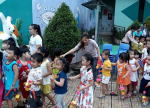 Các bé đi rước đèn