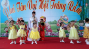 Tiết mục "Đêm trung thu" do các bé khối mầm biễu diễn