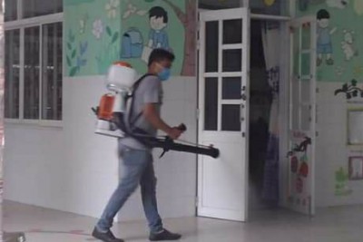 TRƯỜNG MN PHÚ TÂN PHUN THUỐC KHÁNG KHUẨN ĐỢT 3  VÀ TỔNG VỆ SINH TRƯỚC NGÀY ĐÓN TRẺ ĐI HỌC TRỞ LẠI 4/5/2020