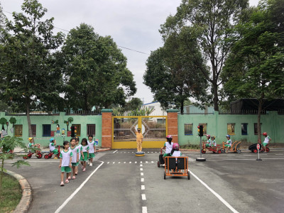 Bé là chú công an nhỏ