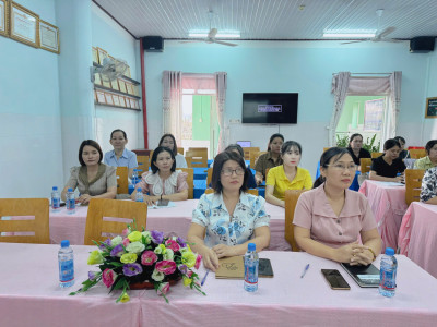 CBQL, GV Trường MN Phú Tân tham gia tập huấn chính trị hè 2025