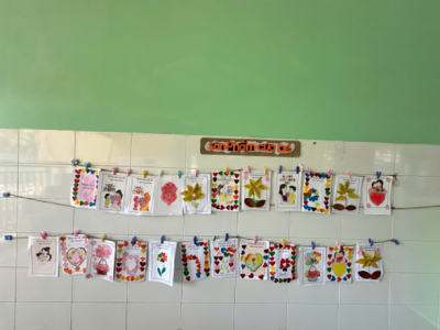 Hoạt động khám phá tác dụng đôi bàn tay của bé lớp Mầm 2