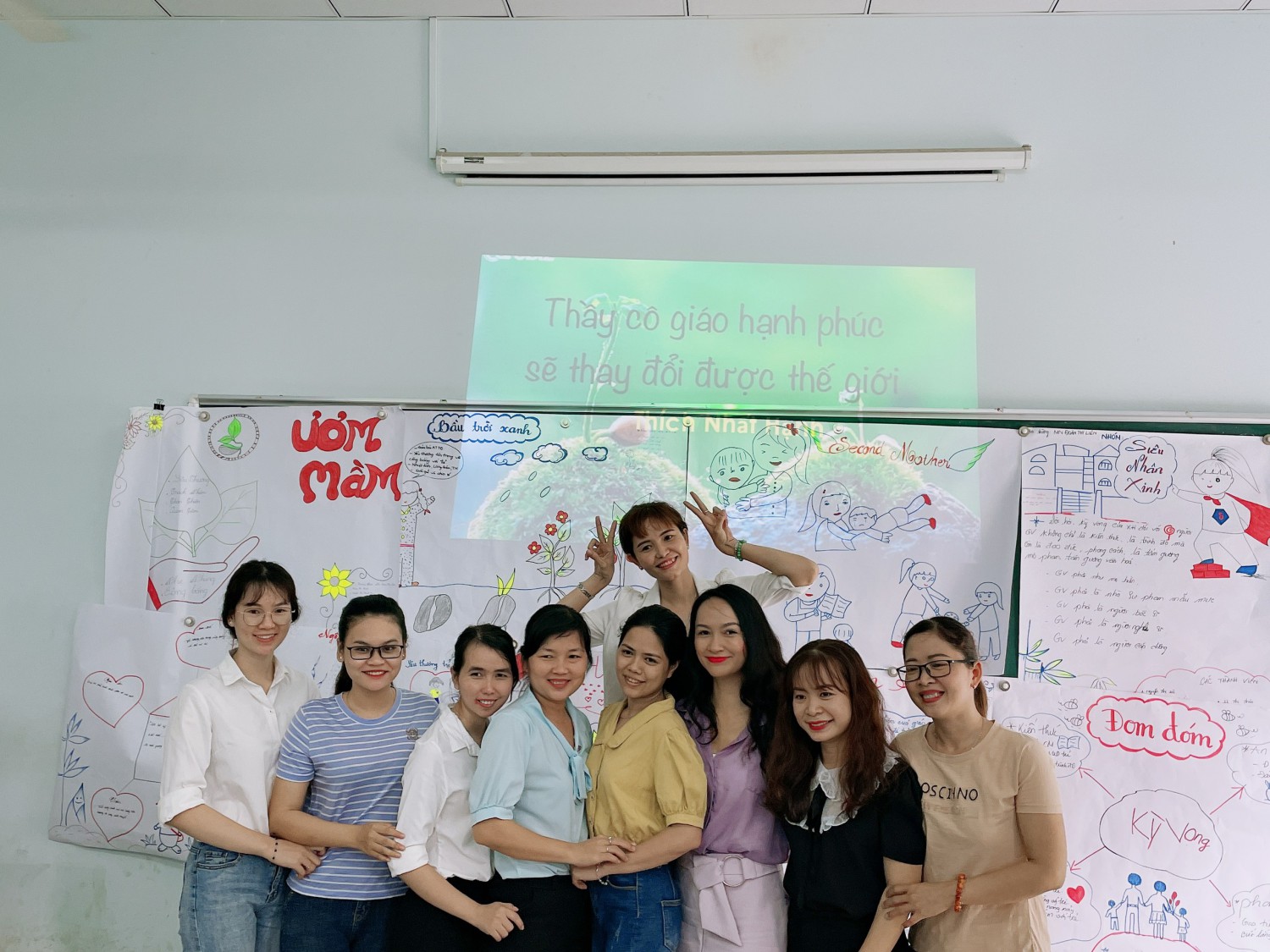 TẬP THỂ GIÁO VIÊN MẦM NON THAM GIA HỌC BDTX TẬP TRUNG TẠI TRƯỜNG ĐẠI HỌC THỦ DẦU MỘT