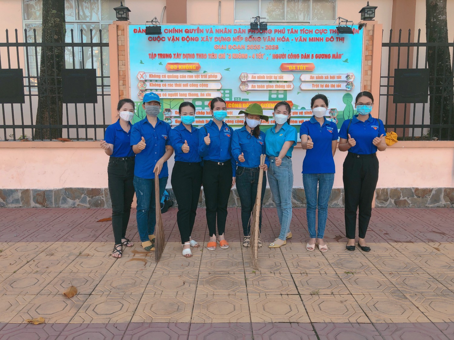 Đoàn viên thanh niên tham gia lao động tại phường
