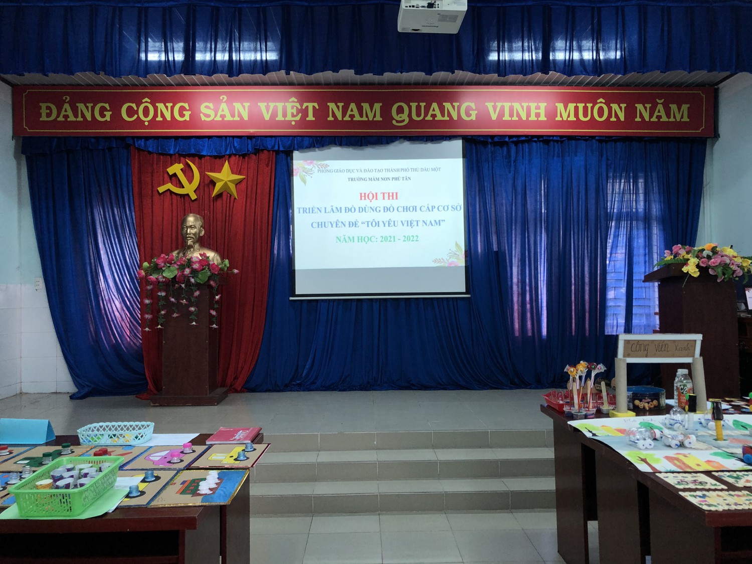 Hội thi “Triển lãm đồ dùng đồ chơi tự tạo” cấp cơ sở năm học 2021 – 2022