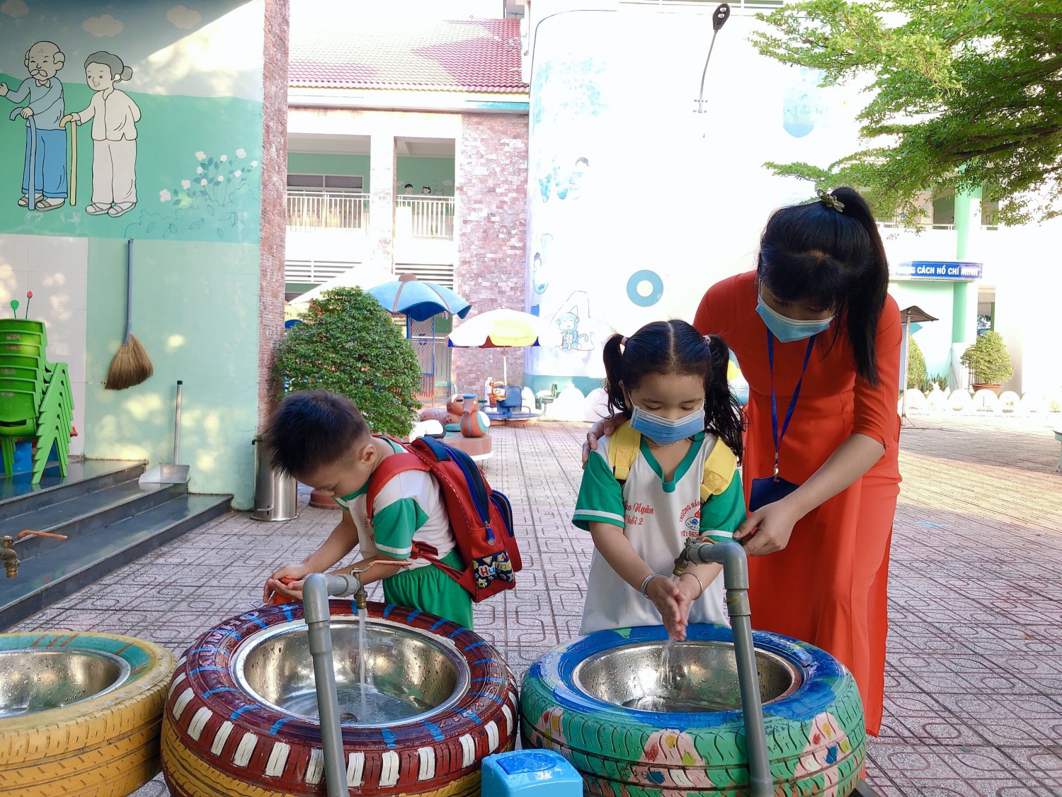 Hưởng ứng tuần lễ áo dài