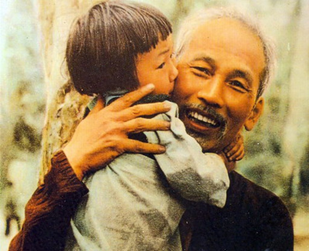 Bác Hồ với  cháu thiếu nhi