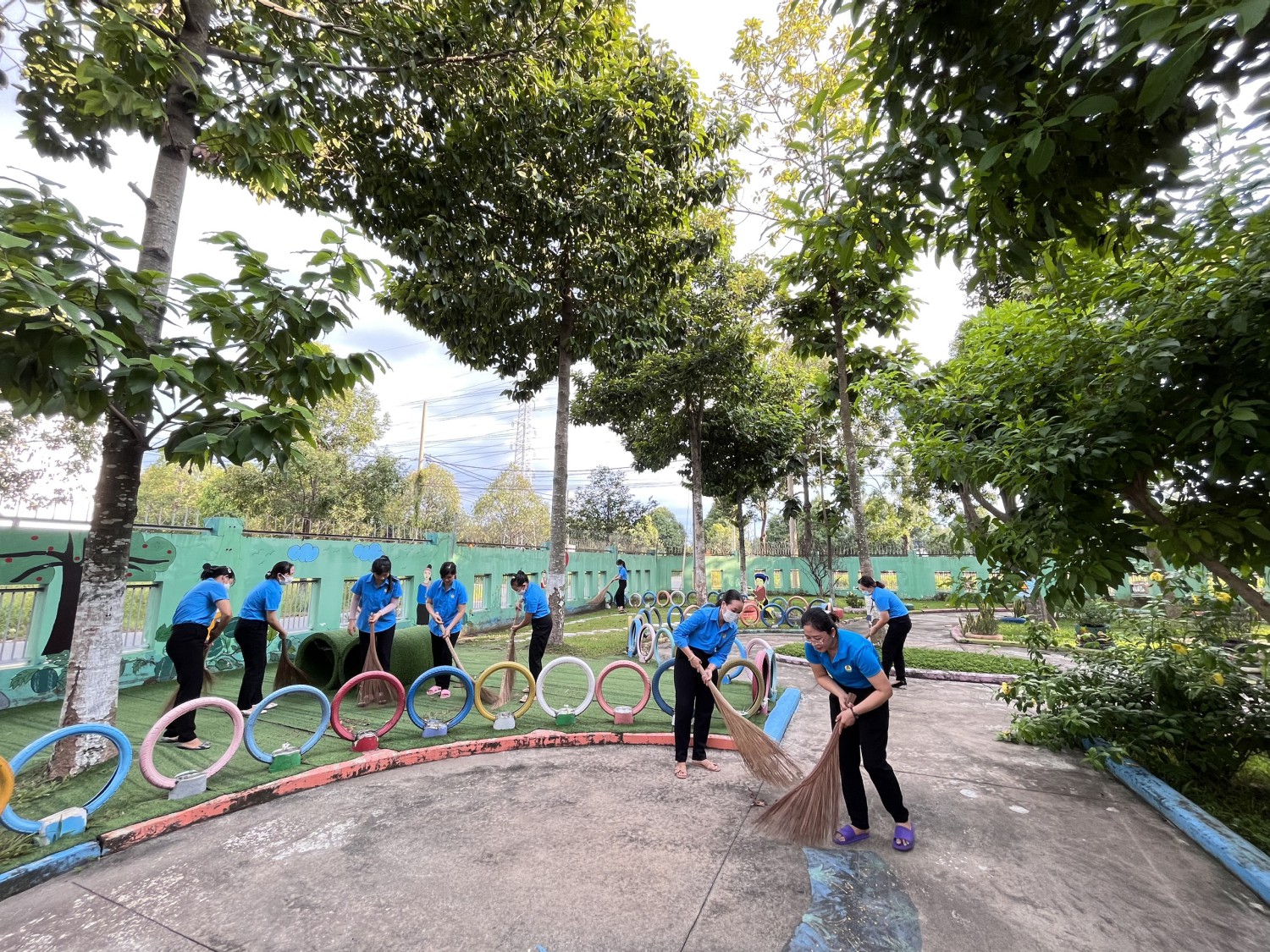 Tổng vệ sinh trước thời gian nghỉ lễ Quốc Khánh 02/9 và sẵn sàng chào đón “Ngày hội đến trường của bé” năm học 2022 - 2023