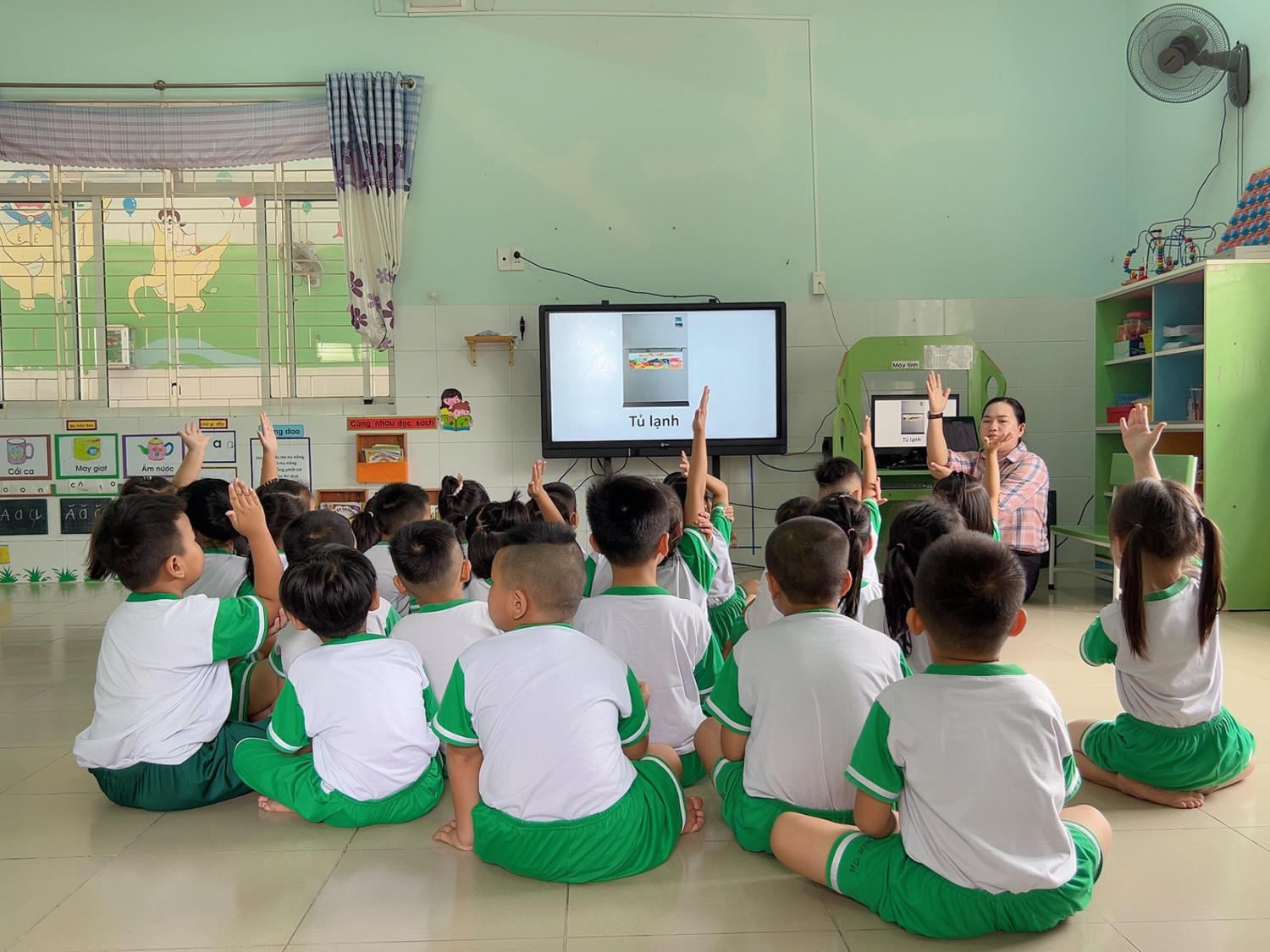Hoạt động khám phá khoa học "Một số đồ dùng sử dụng điện"