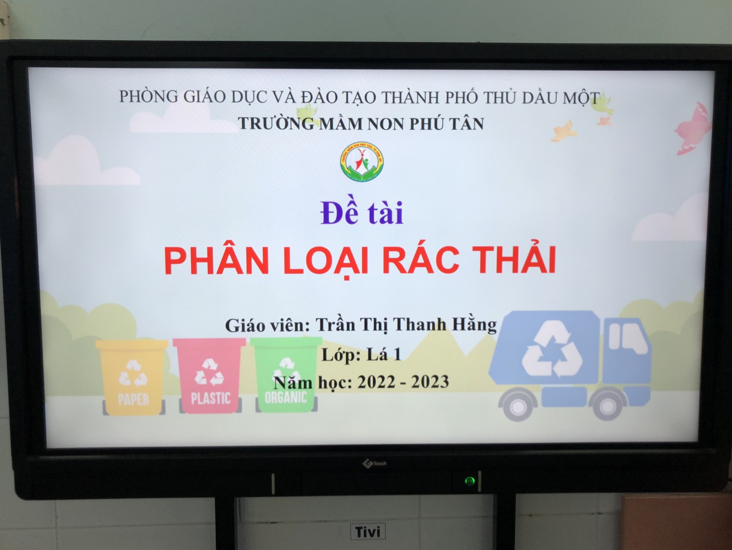Hoạt động "Phân loại rác thải" cùng các bé Lá 1