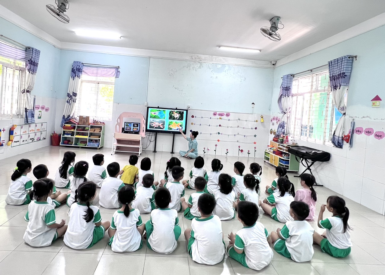 Cắt, dán con vật sống dưới nước