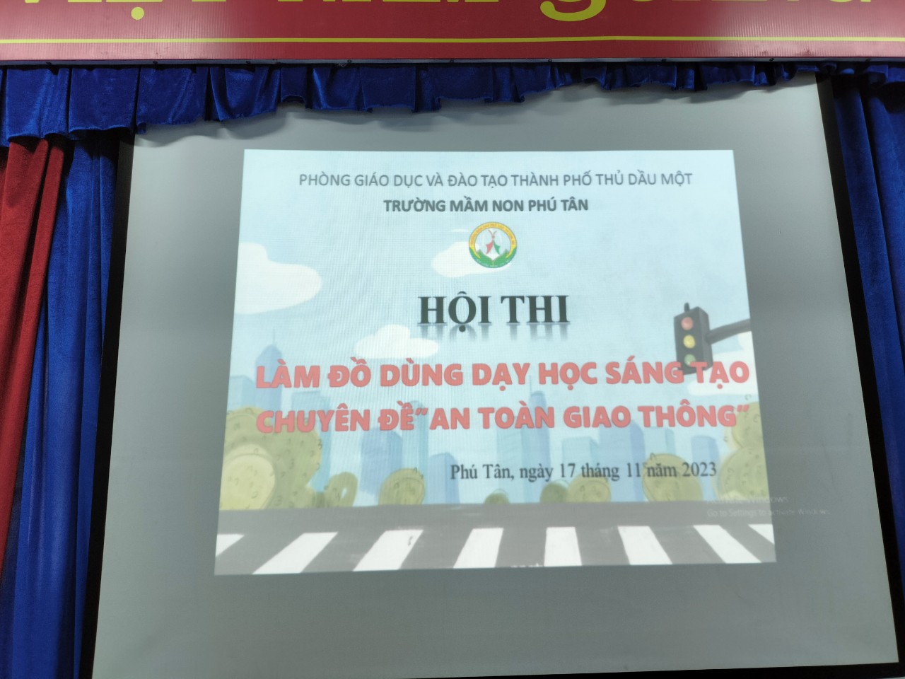 Hội thi làm đồ dùng đồ chơi sáng tạo Chuyên đề “An toàn giao thông” năm học 2023 - 2024