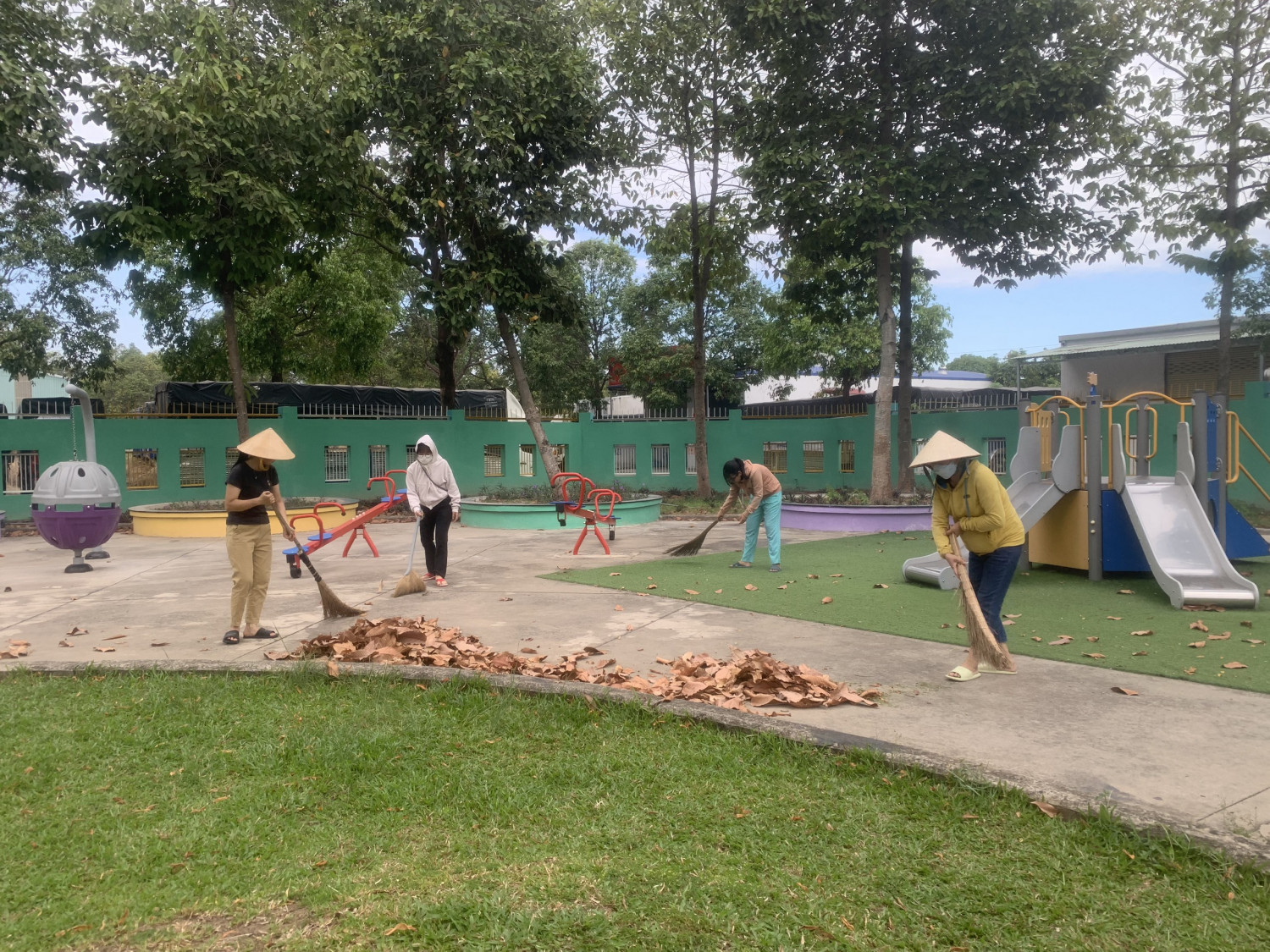 Trường mầm non Phú Tân tổng vệ sinh, chuẩn bị đón các bé trở lại trường học, sau kỳ nghỉ Tết Nguyên Đán 2024